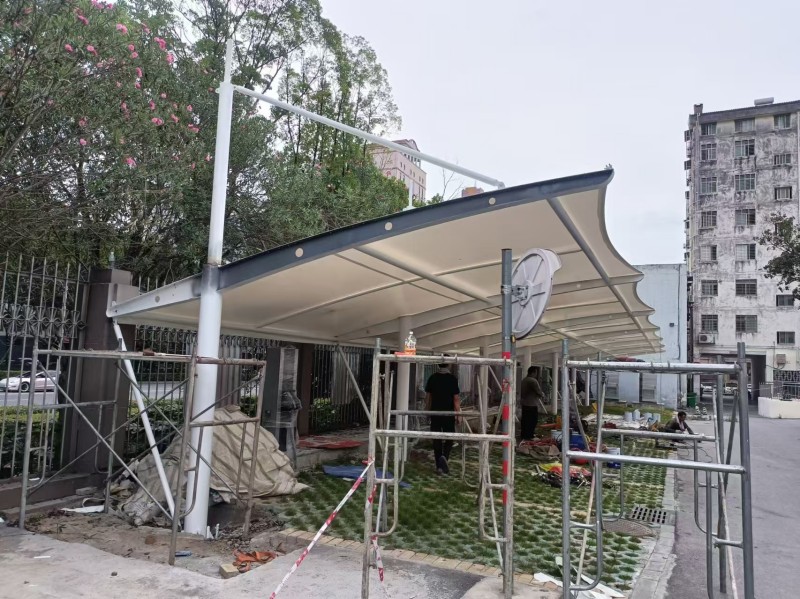 兴化市厂区仓储推拉雨棚哪家靠谱？可伸缩推拉棚生产安装公司-1